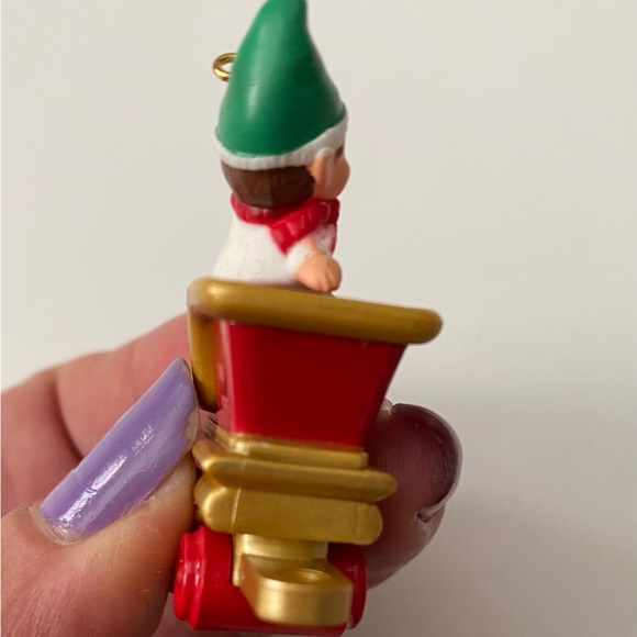 Hallmark Keepsake: 2011 "Happy Helper, Santa's Holiday Train" Miniature Ornament - Picture 10 of 10